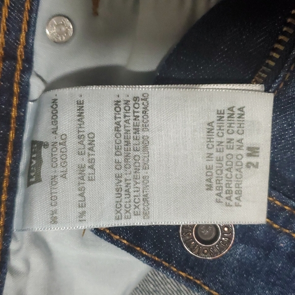 Levis - Picture 4 of 8